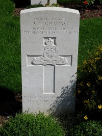 Klagenfurt War Cemetery - Graham, Allison